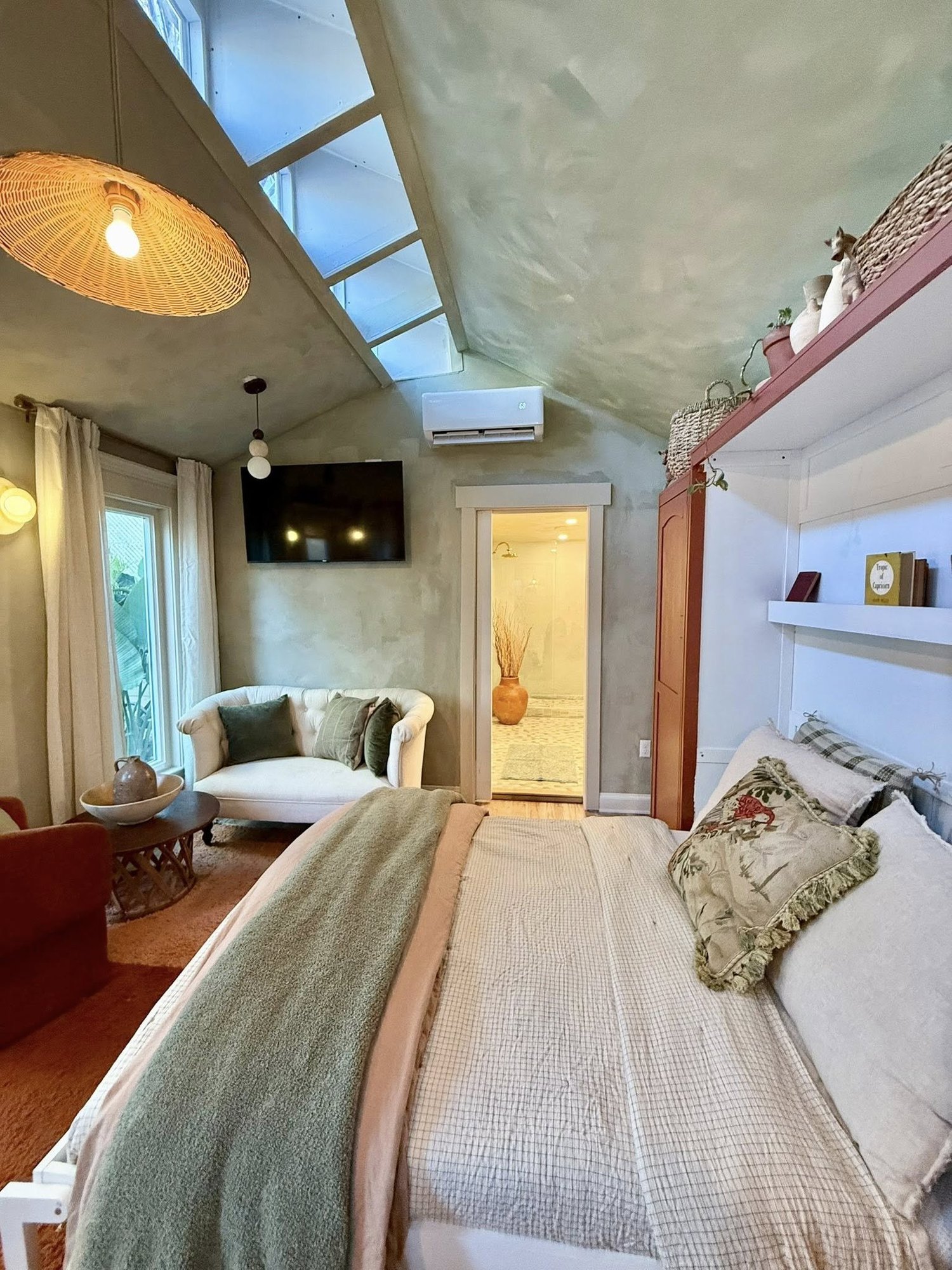 Madeleine Guest Cottage — property view 9